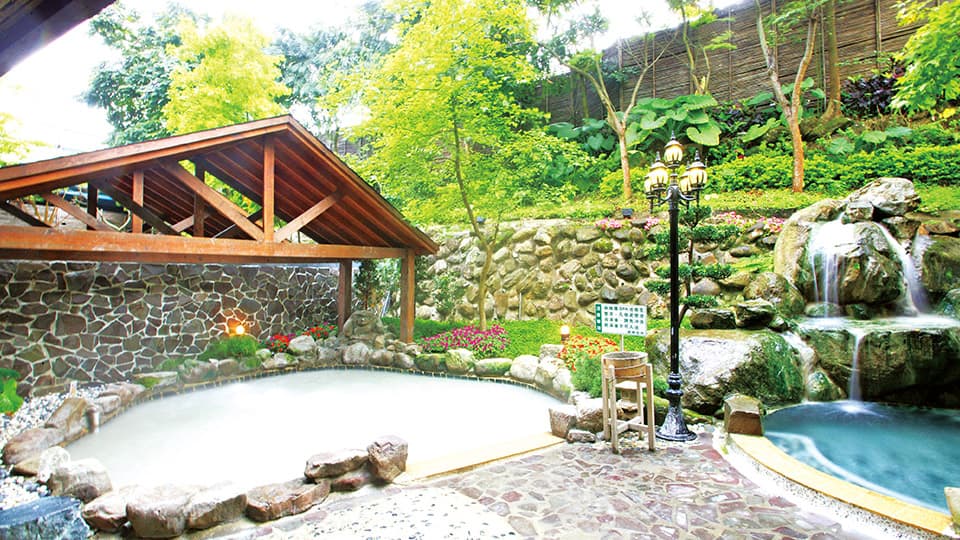 Guanziling is also Taiwan’s only mud hot spring. During winter, choose a hot spring resort to wash away your fatigue.